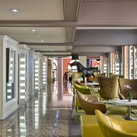 Hotel Plaza Hotel Capitole Toulouse - Anciennement Crowne Plaza 4*